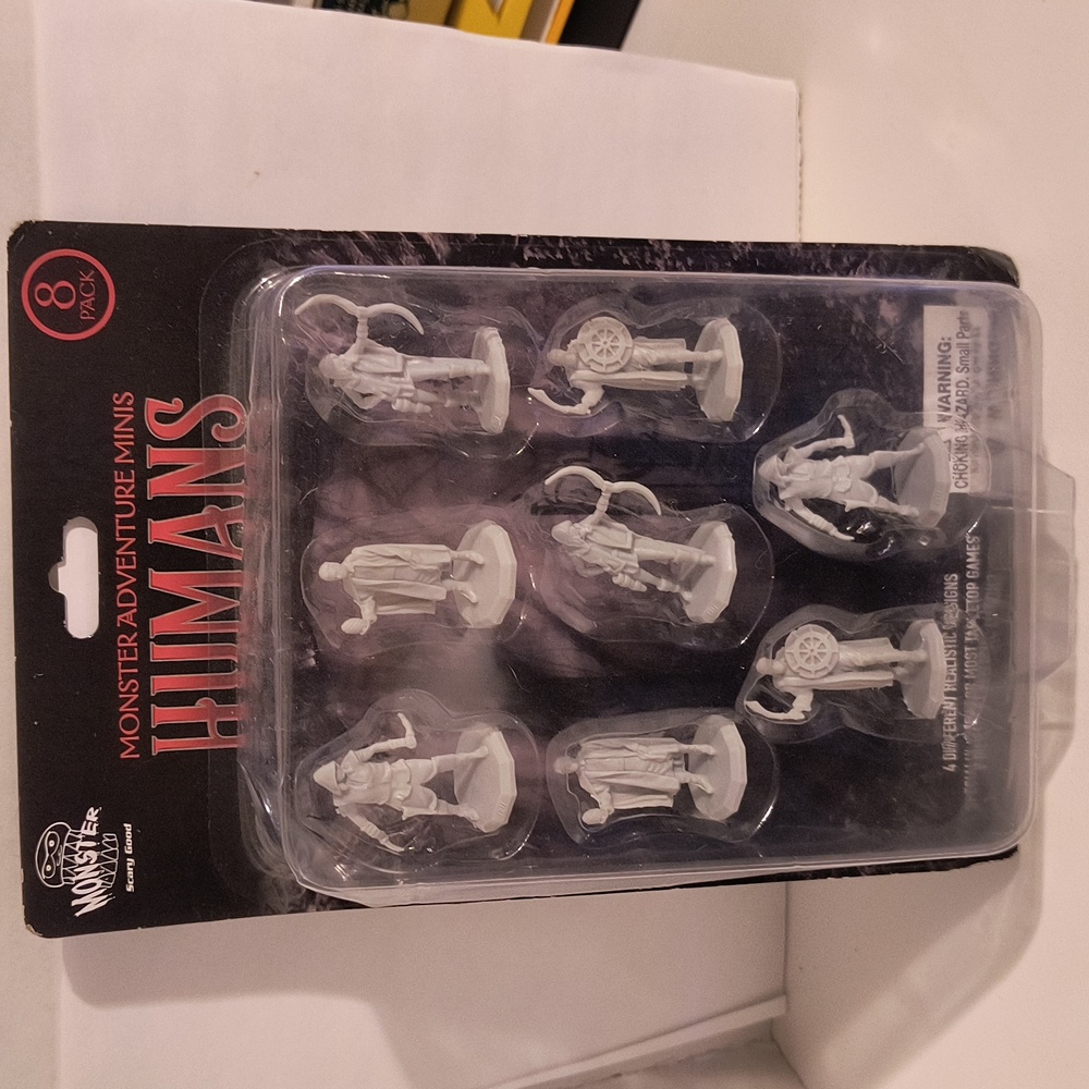 B8  Monster Adventure Minis Humans 1inch